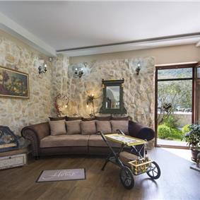 5 bedroom bayside villa with pool near Kotor, sleeps 12
